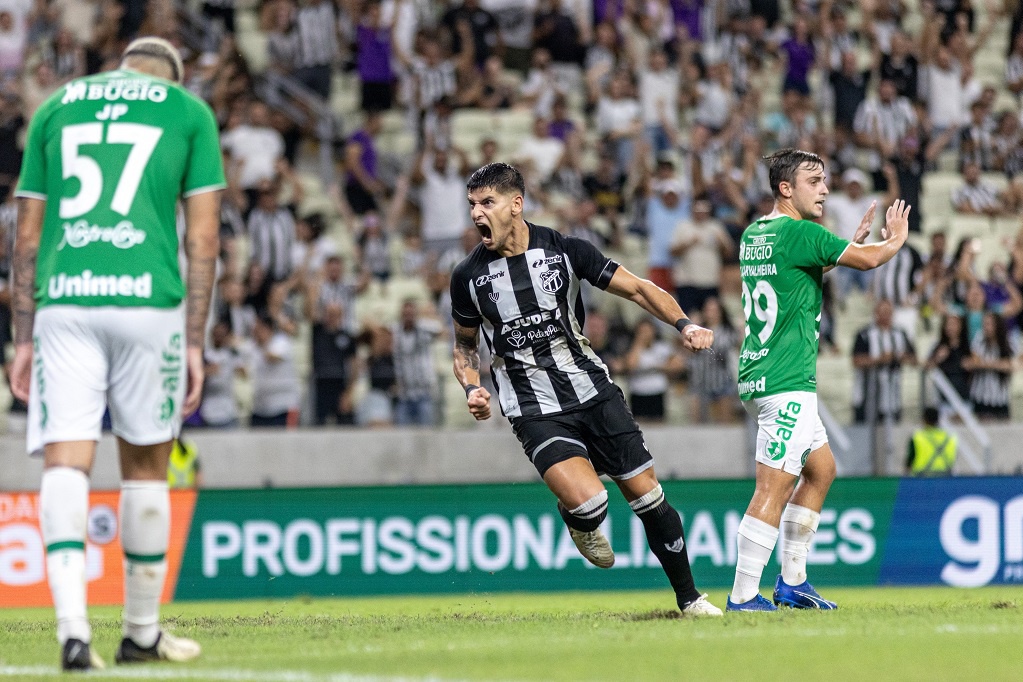 Barceló comenta gol e vitória diante da Chapecoense: “Ganhar em casa, com essa torcida é um sonho”