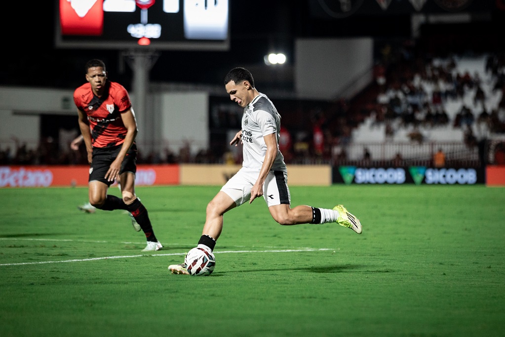 Camp. Brasileiro: Mesmo lutando até o fim, Ceará é superado pelo Atlético/GO e sai de campo com derrota de 2 x 1