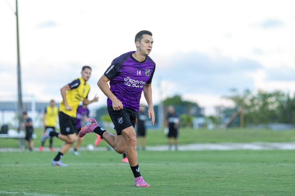 Ceará realiza treino apronto com foco no Vitória