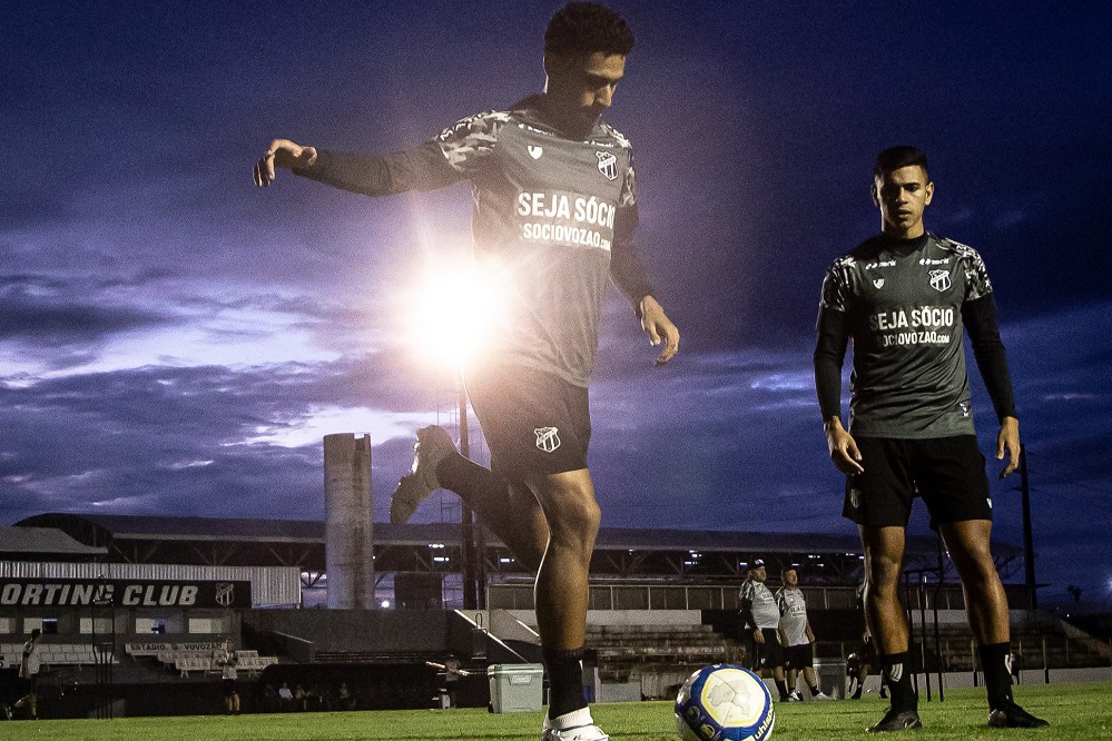 Elenco alvinegro faz treino tático de olho no Coritiba