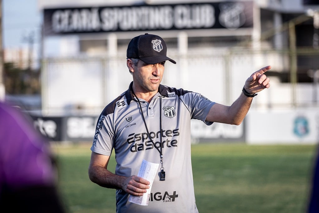 Condé ajusta detalhes táticos da equipe no segundo dia de treinamentos para duelo com o Cruzeiro