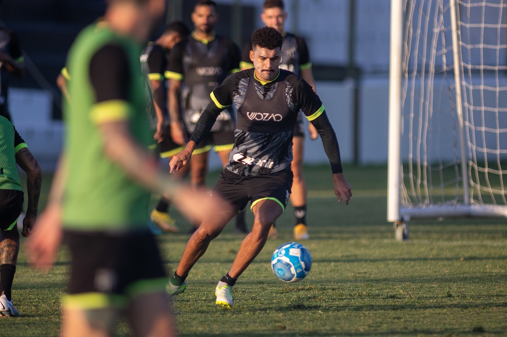 Vágner Mancini comanda trabalho técnico no CT de Porangabuçu