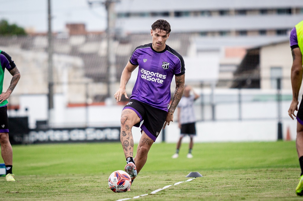 Ceará realiza seu penúltimo treinamento antes de duelo de ida das semifinais do Campeonato Cearense