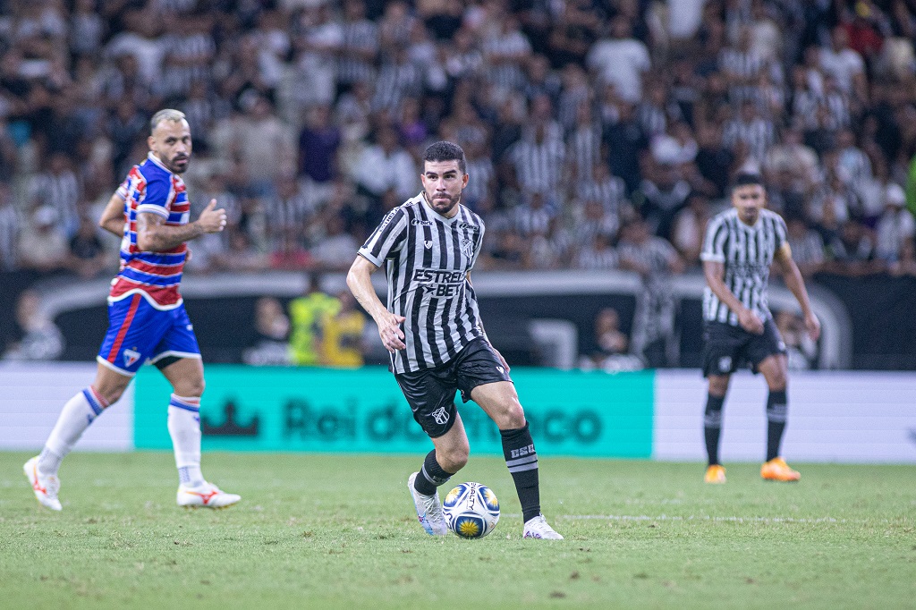 Depois de vitória em Clássico-Rei, Richardson exalta entrega do grupo: “Deixamos tudo dentro de campo”