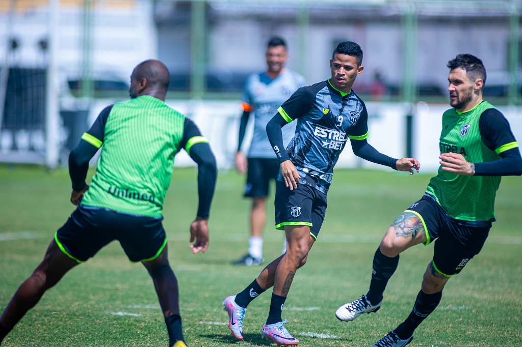 Em Porangabuçu, elenco alvinegro realiza penúltimo trabalho antes de enfrentar o Guarani