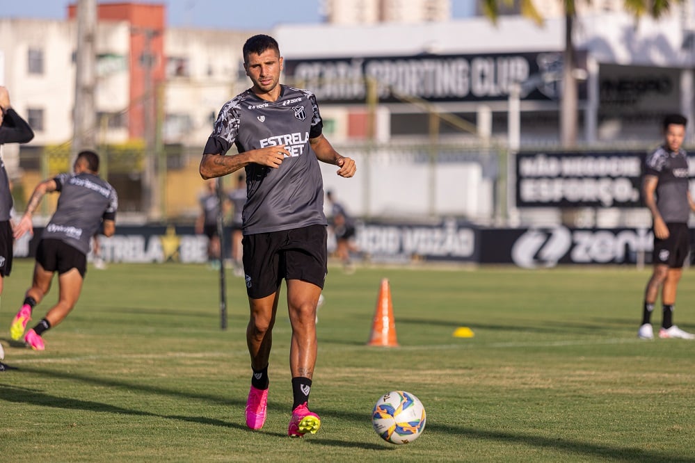 Ceará faz treino coletivo no terceiro dia de atividades da semana