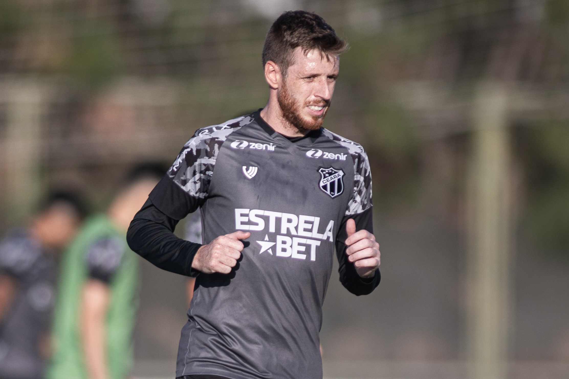 Com treino coletivo, Ceará fecha terceiro dia de atividades visando o jogo com o Floresta