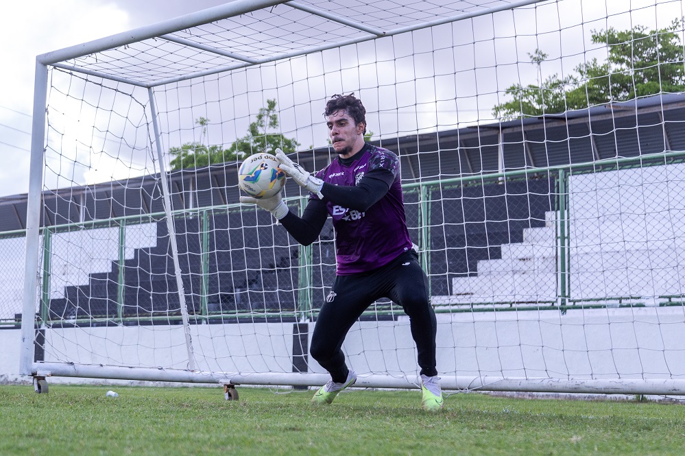 Ceará faz último treino antes de embarcar para Campina Grande