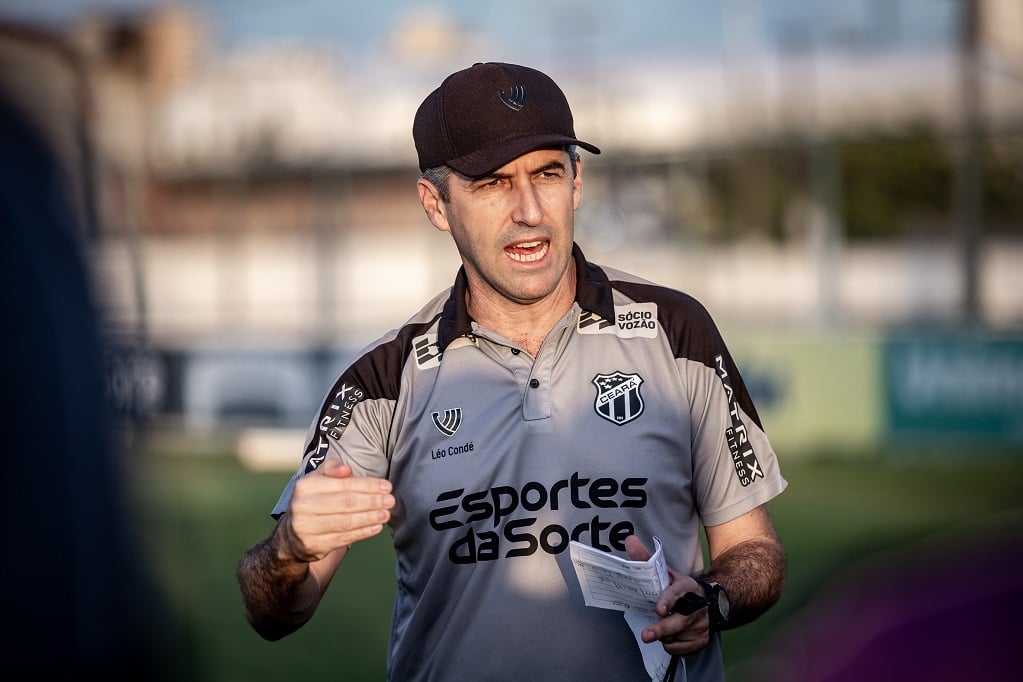 No Vovozão, Condé comanda o último treinamento alvinegro para o confronto com o Internacional