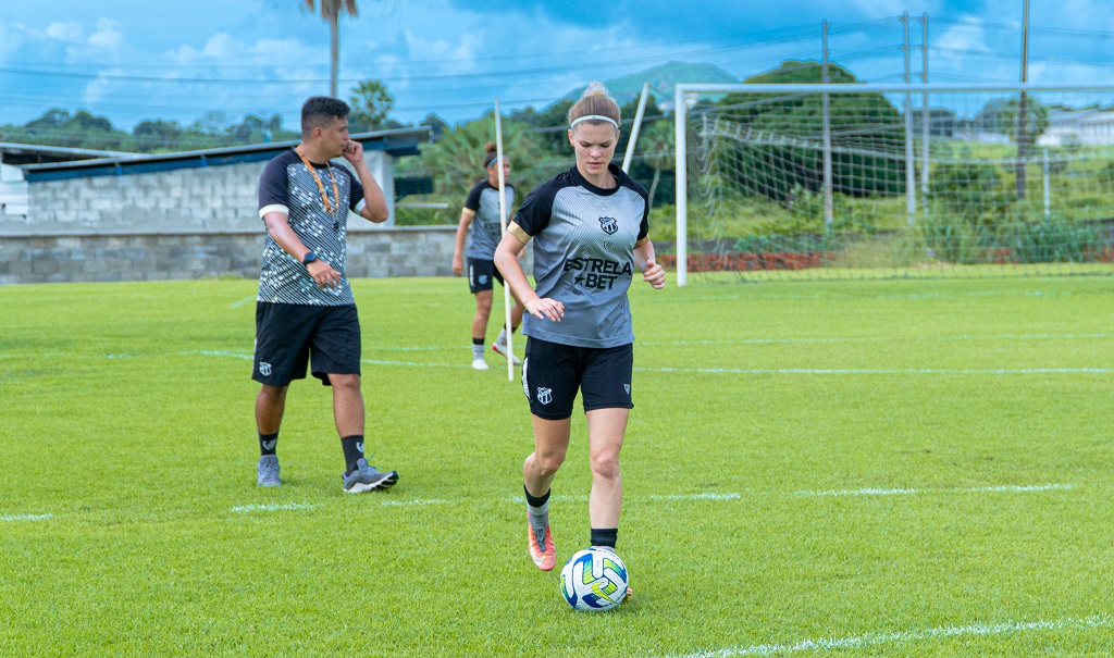 Fut. Feminino: Horas antes de viajar para Araraquara, elenco alvinegro finaliza preparação para enfrentar a Ferroviária