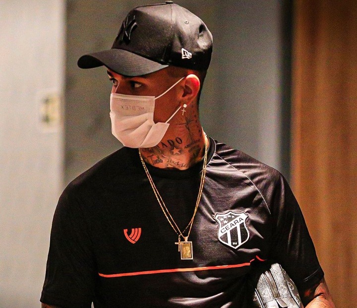 Na véspera do confronto com o Atlético/BA, elenco embarca rumo à Bahia