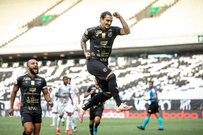 Marcado na história: Vina chega a 13 gols e se torna maior artilheiro da história do Ceará em uma edição da Série A