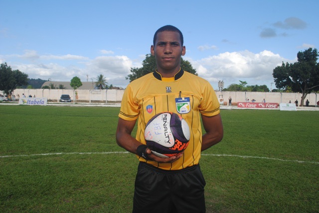 Copa do Nordeste: Bruno Pereira Vasconcelos apita a partida entre Treze/PB e Ceará