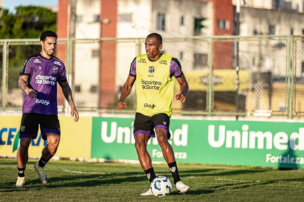 Ceará ajusta detalhes táticos em mais um treino em Porangabuçu