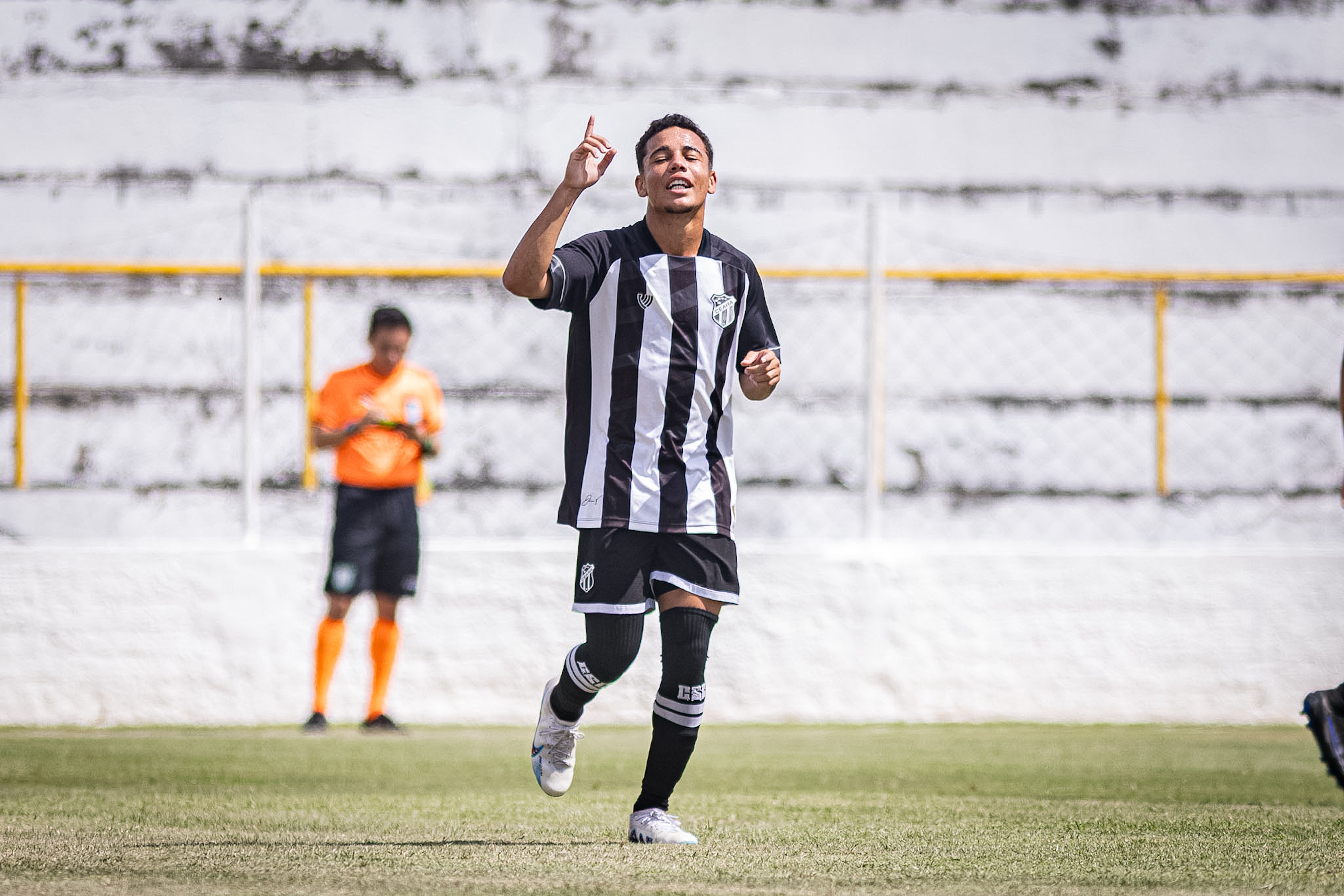 Sub-17: Ceará derrota Juazeiro por 3 a 0 e assume a liderança do Campeonato Cearense