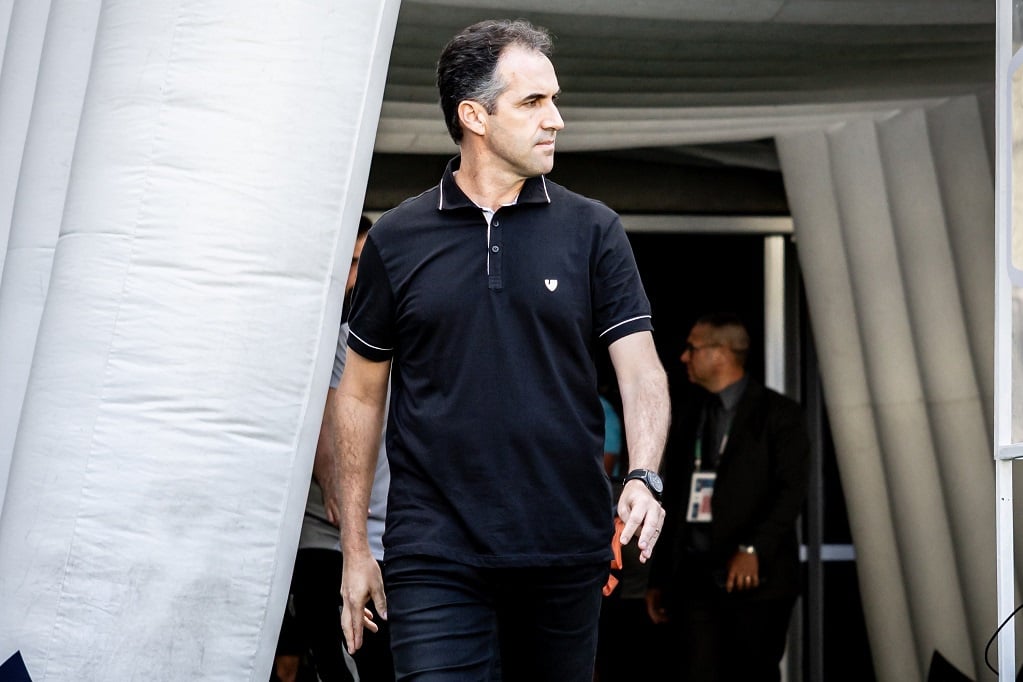 Condé valoriza o empenho da equipe apesar de resultado adverso diante do Botafogo: "Uma noite que a gente lutou"