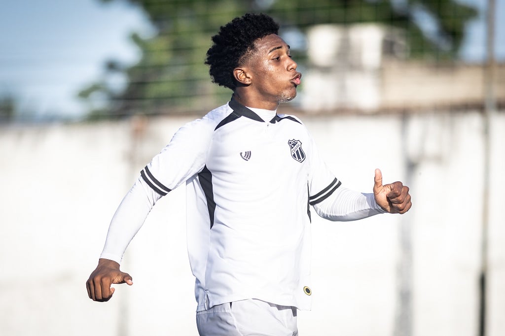 Pedro Enrick, autor do primeiro gol da vitória na semifinal do Cearense, elogia atuação da equipe: "Jogamos muito"