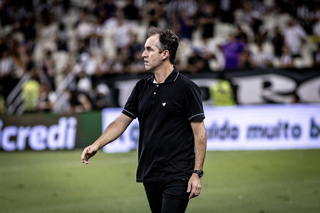 Léo Condé, técnico do Ceará, cita volume de jogo da equipe em partida diante do Atlético/MG