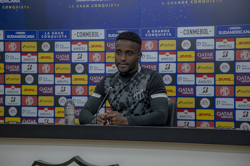 Mendoza fala sobre disputa na CONMEBOL Sudamericana: “Encarar todo jogo como uma final”