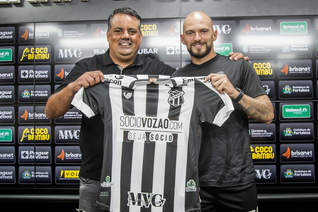 Meia Marlon é apresentado oficialmente à imprensa