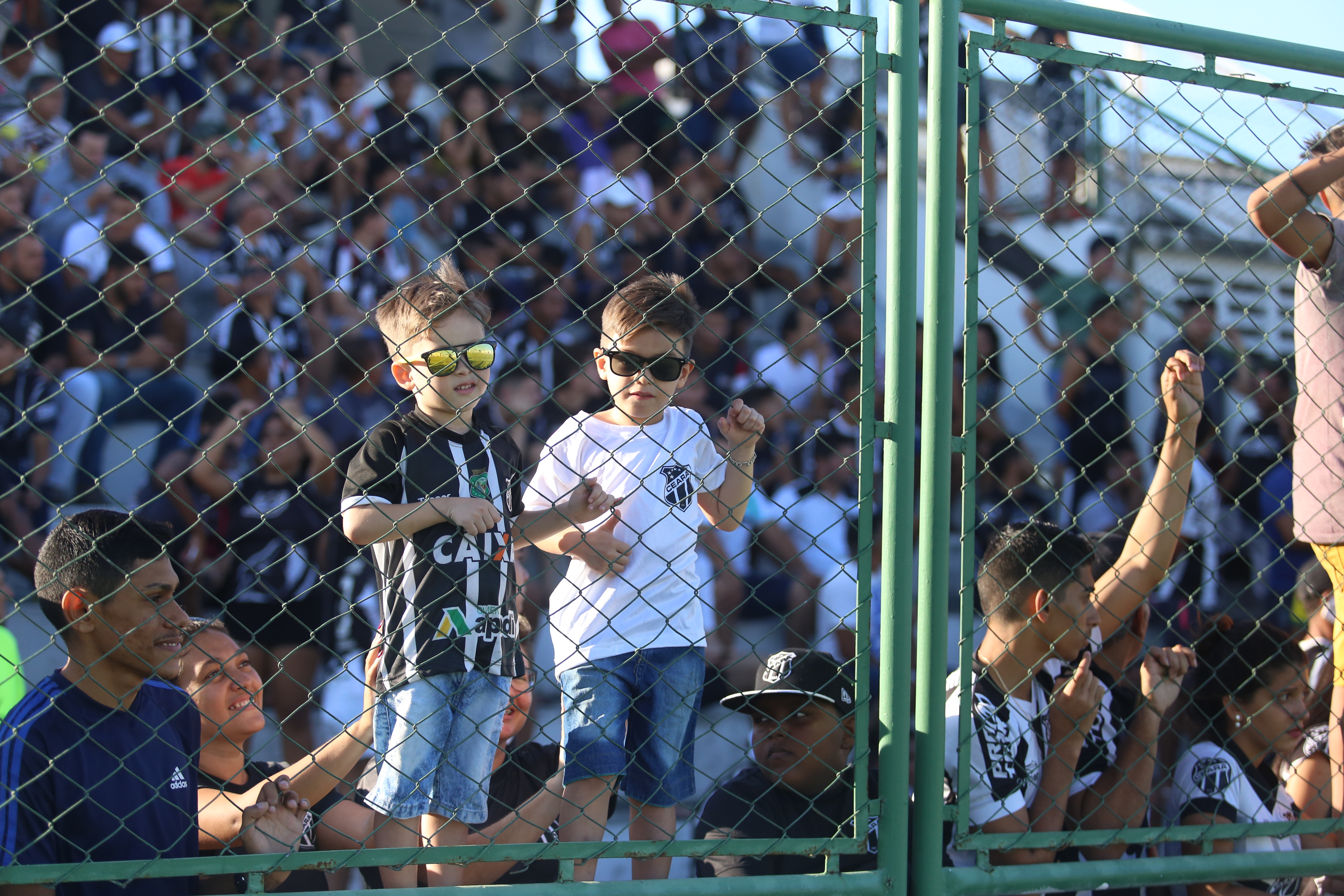 Em trabalhos de antevéspera, torcida lota treino aberto em Porangabuçu