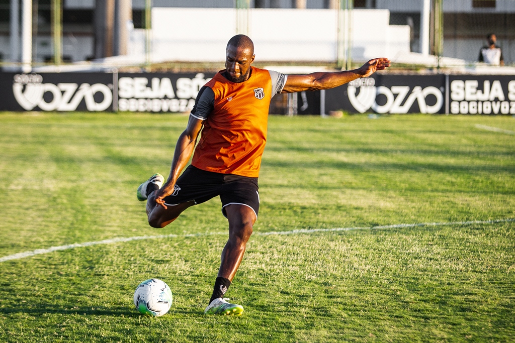 Sobre a reta final do Brasileirão, Luiz Otávio afirma: “Não tenho dúvida e tenho bastante fé que vamos terminar muito bem”