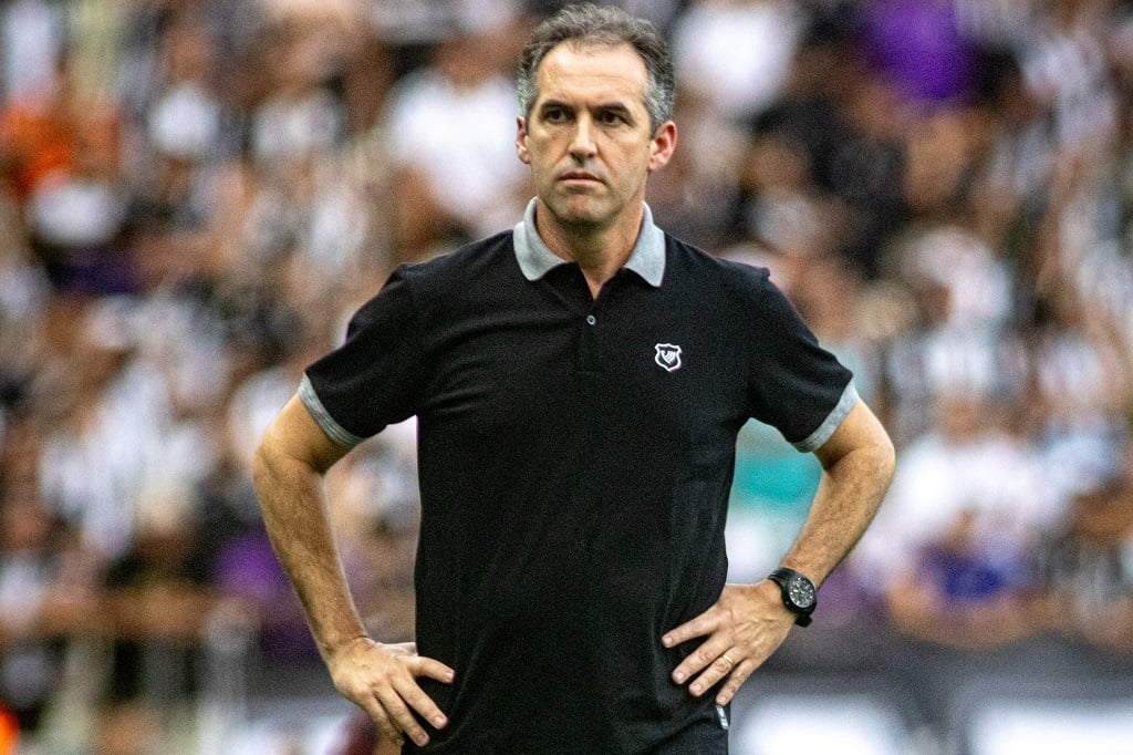 Condé valoriza o empenho da equipe no empate no Clássico-Rei e aponta superioridade diante do rival: “Estivemos melhores”