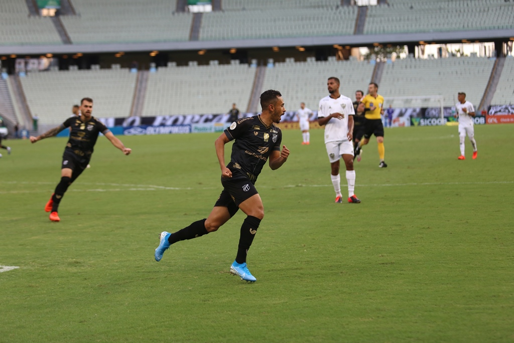 Em coletiva guiada, Lima afirma: “O Guto dá confiança e oportunidade para todos, e quem entra em campo está preparado
