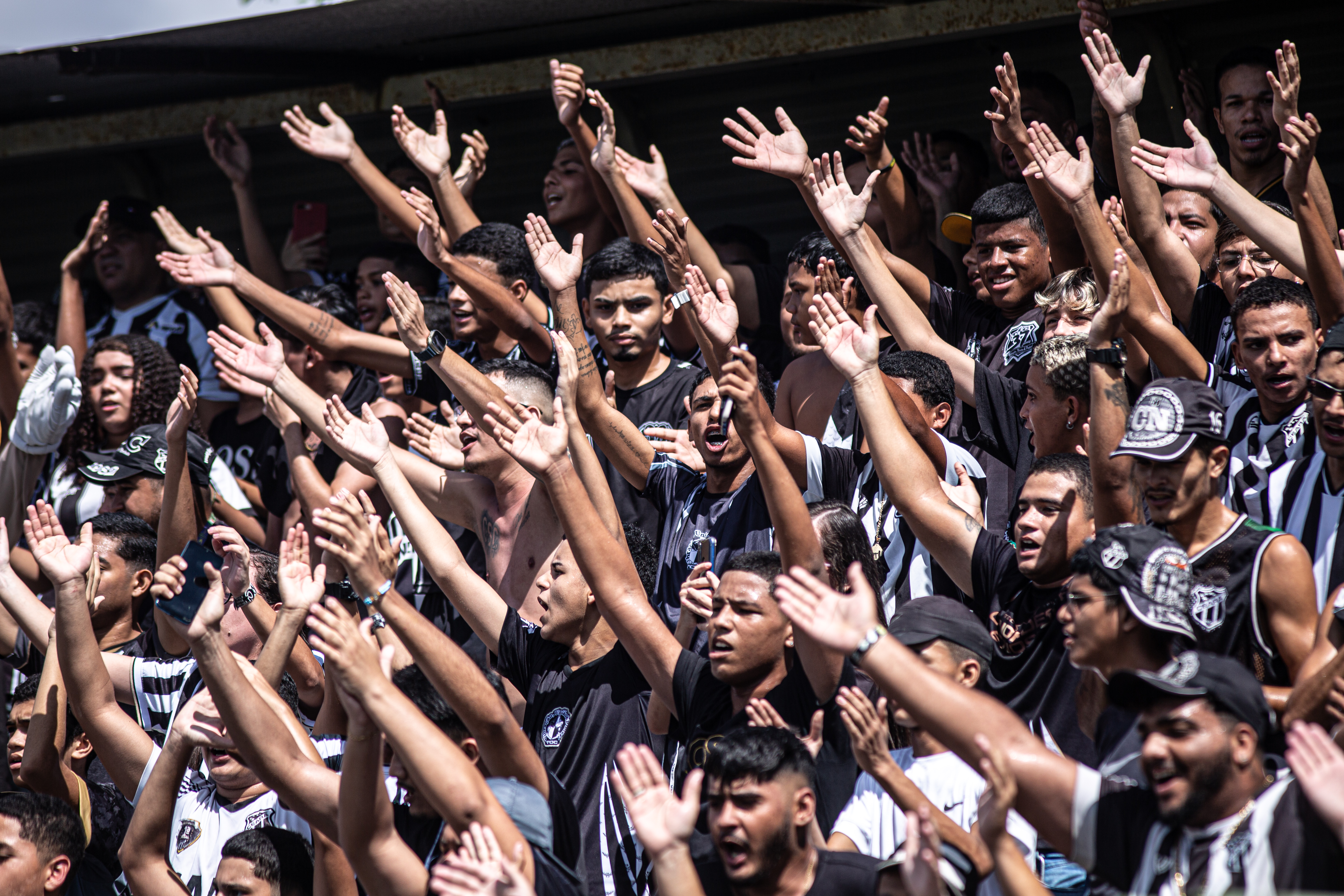 Torcida Alvinegra presente em Porangabuçu para apoiar o elenco antes da 2ª final do Estadual