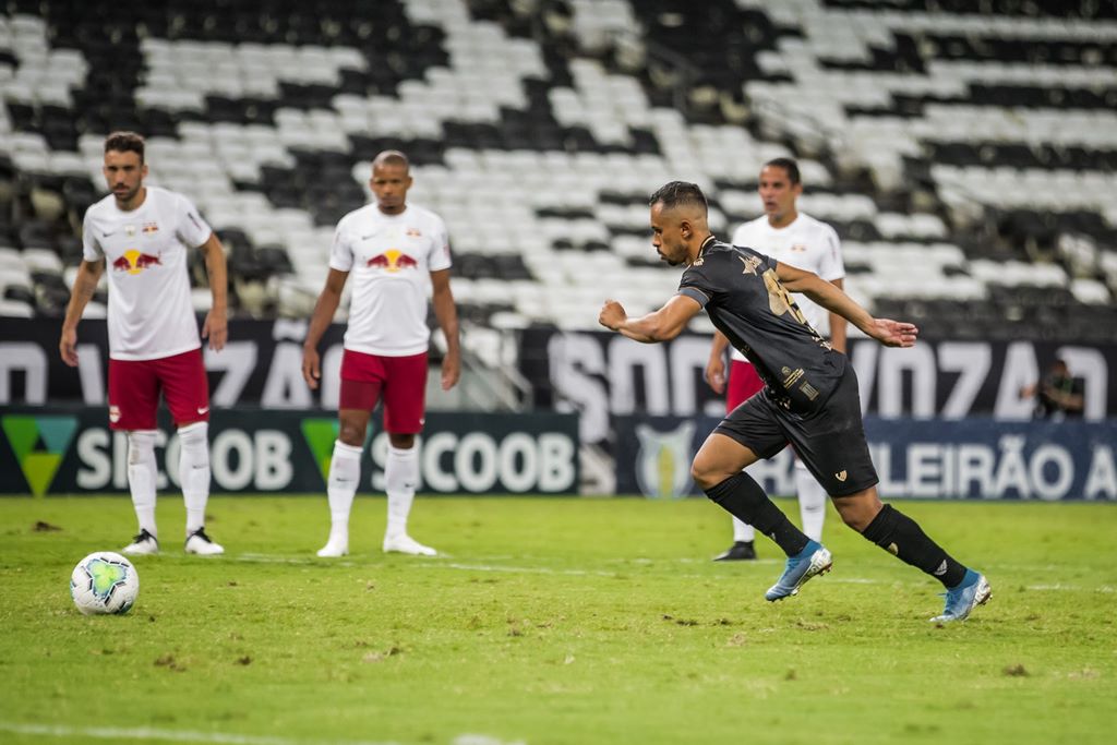 Série A: Em noite de três pênaltis, Ceará perde para o RB Bragantino, na Arena Castelão
