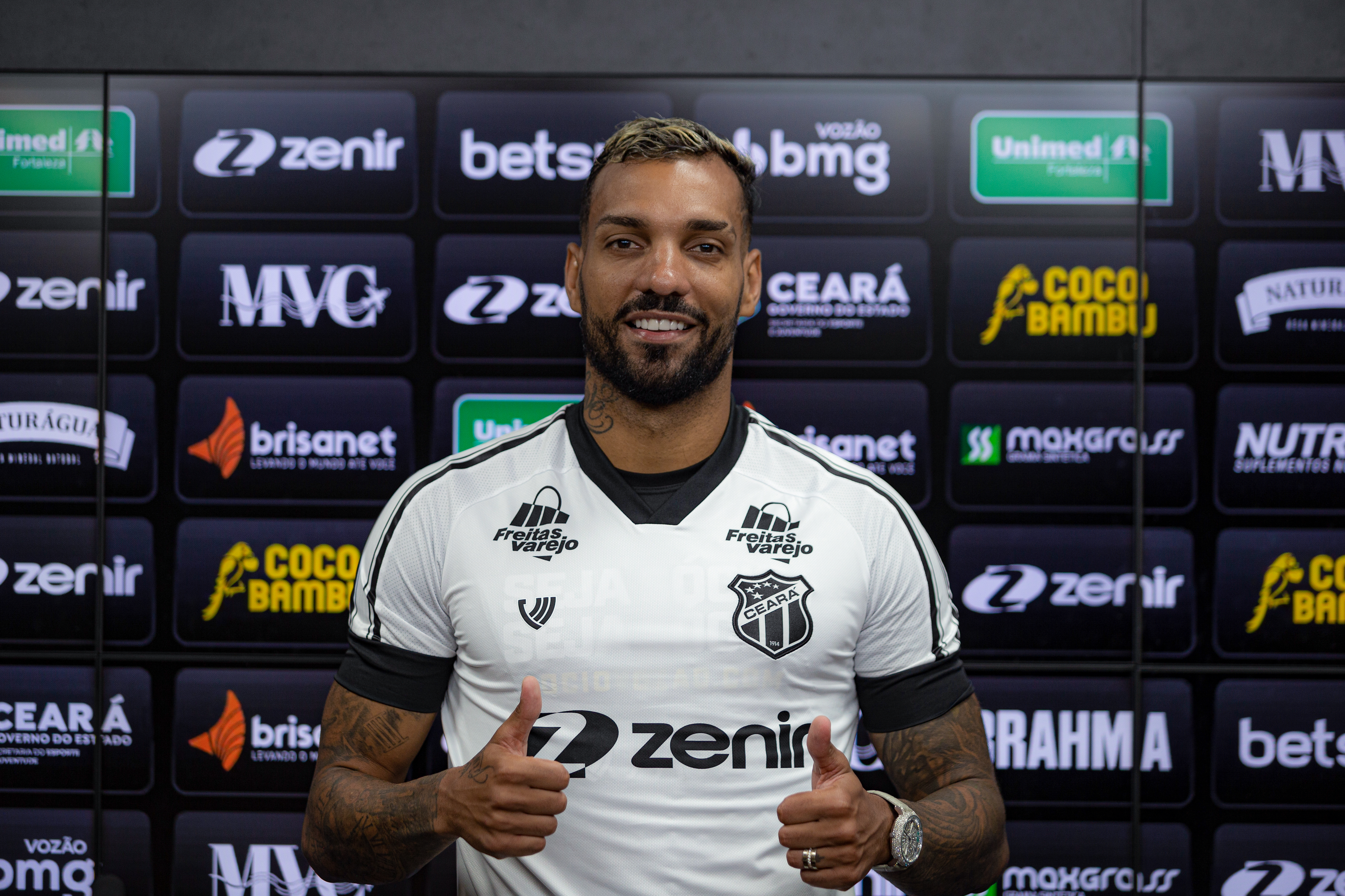 Em coletiva de imprensa, Michel Macedo é apresentado oficialmente no Time do Povo