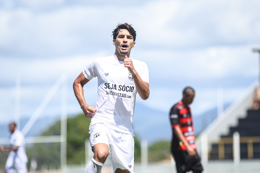 Filho e neto de Conselheiros, Victor The anota 1º gol oficial com o manto alvinegro