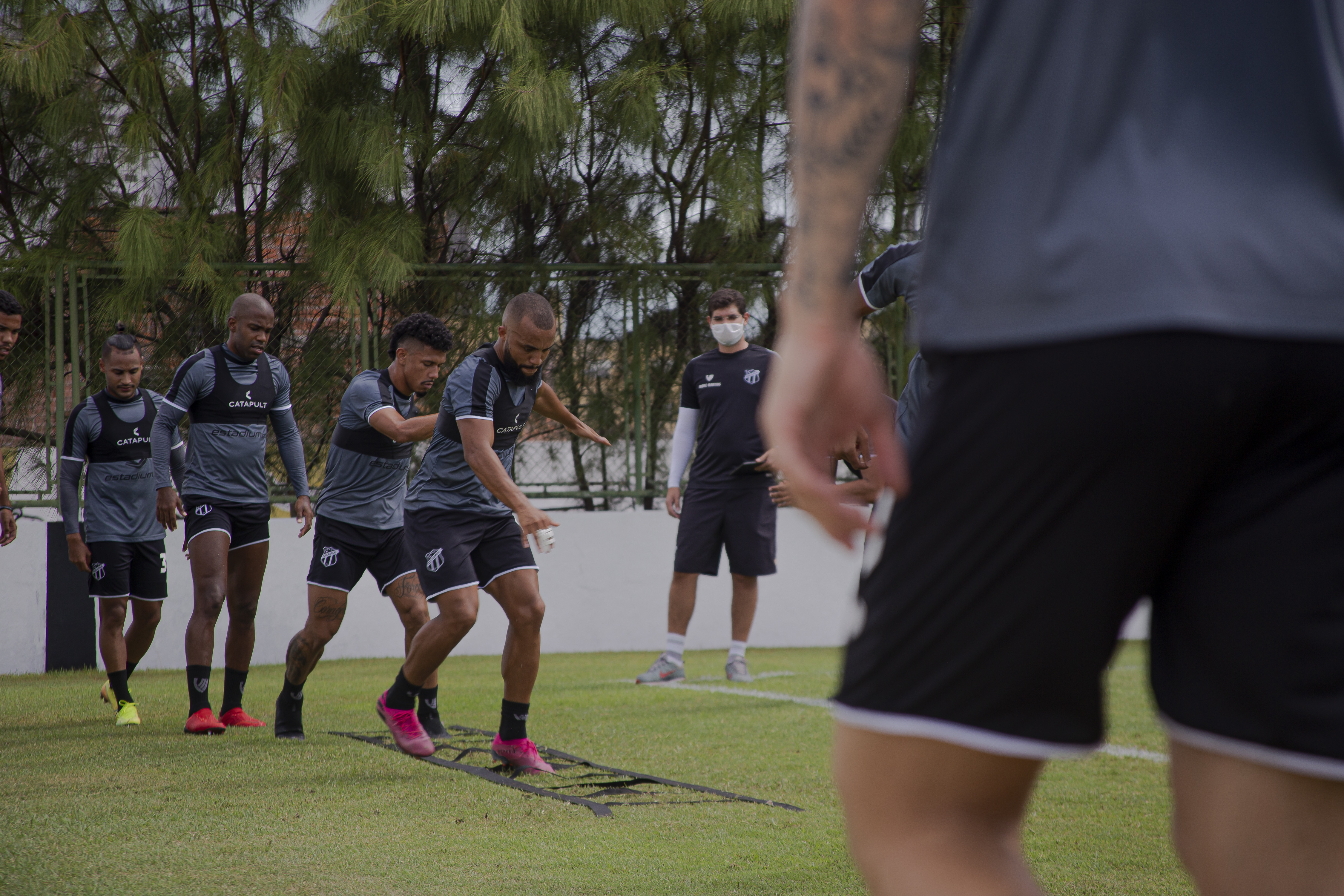 Elenco alvinegro treinará e viajará no Natal para partida contra o Santos