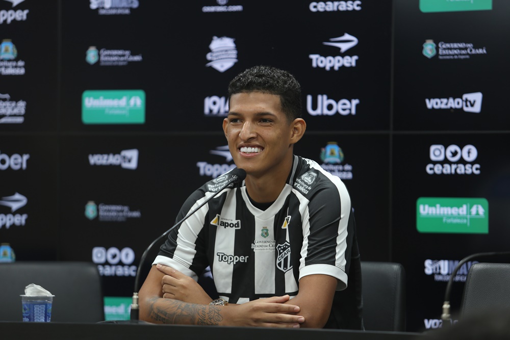Matheus Matias: "Prazer de poder jogar no Ceará é a melhor coisa possível"
