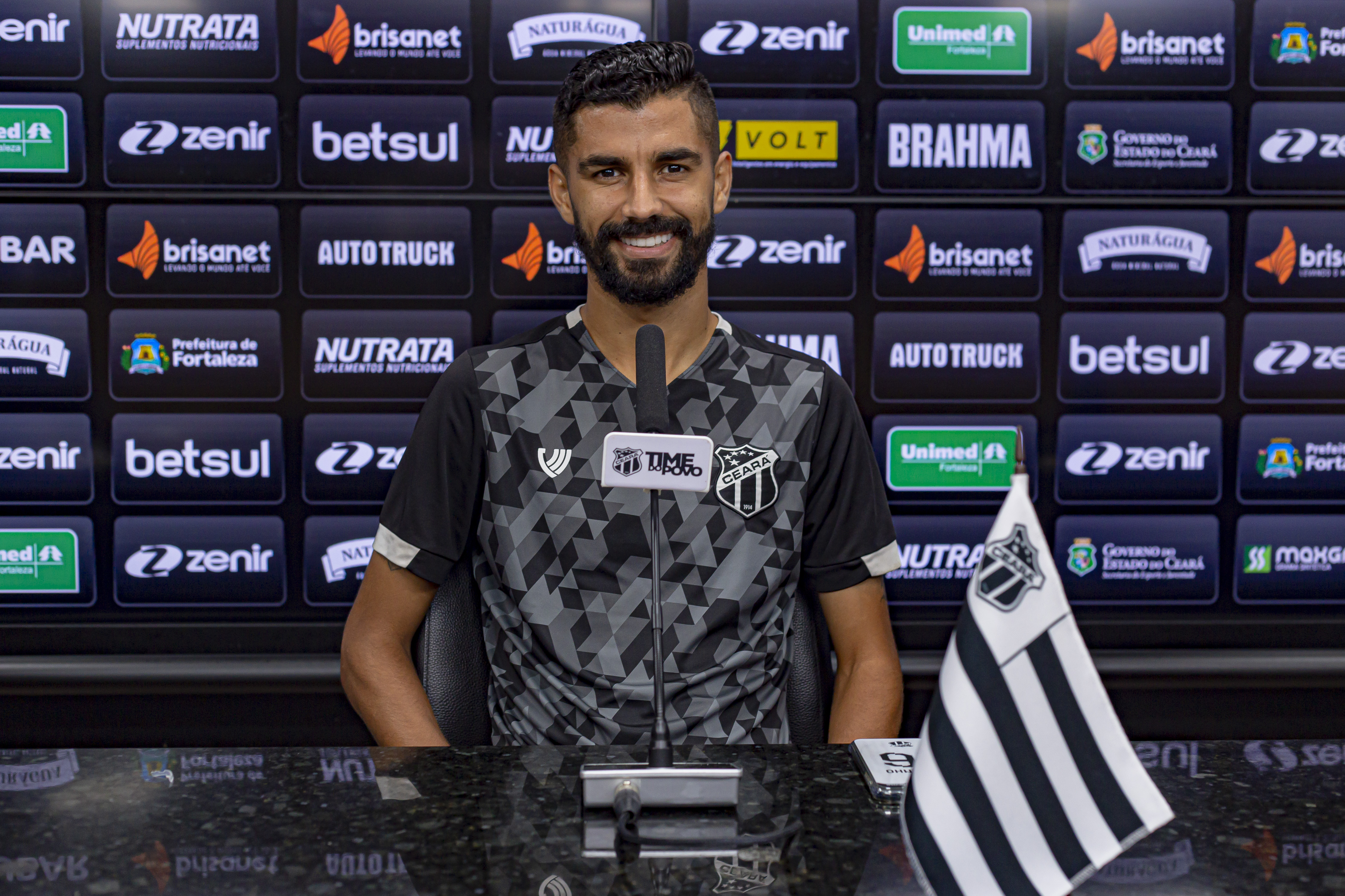Meia Jorginho comemora gols pelo estadual e comenta sobre Sul-Americana