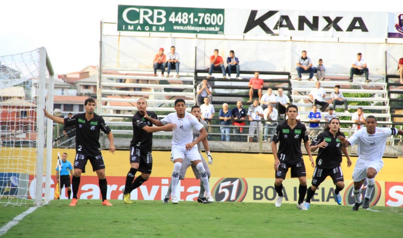 Em jogo de erros, Ceará perde para o Bragantino por 2 x 0
