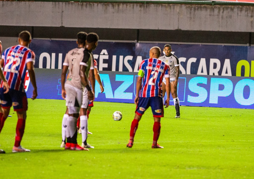 Tendo as bolas paradas como arma importante, Ceará volta a marcar um gol em cobrança de falta direta