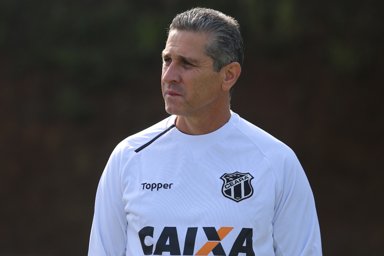Jorginho não é mais treinador do Ceará