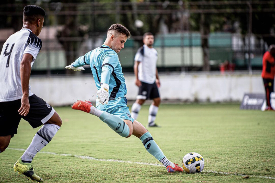 Conheça a trajetória de Lucas Gualdessi, goleiro do sub-20 e que pode atuar na Copinha