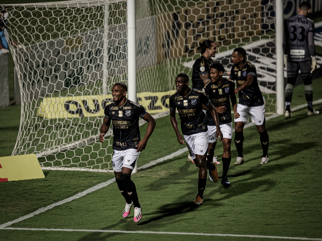 Série A: Fora de casa, Ceará vence o Coritiba e se garante na Sul-Americana 2021