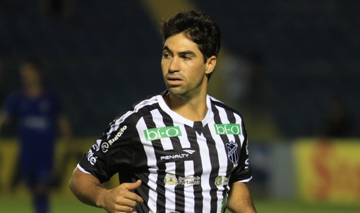 Lateral-direito Marcos comenta bom momento, mas pede foco