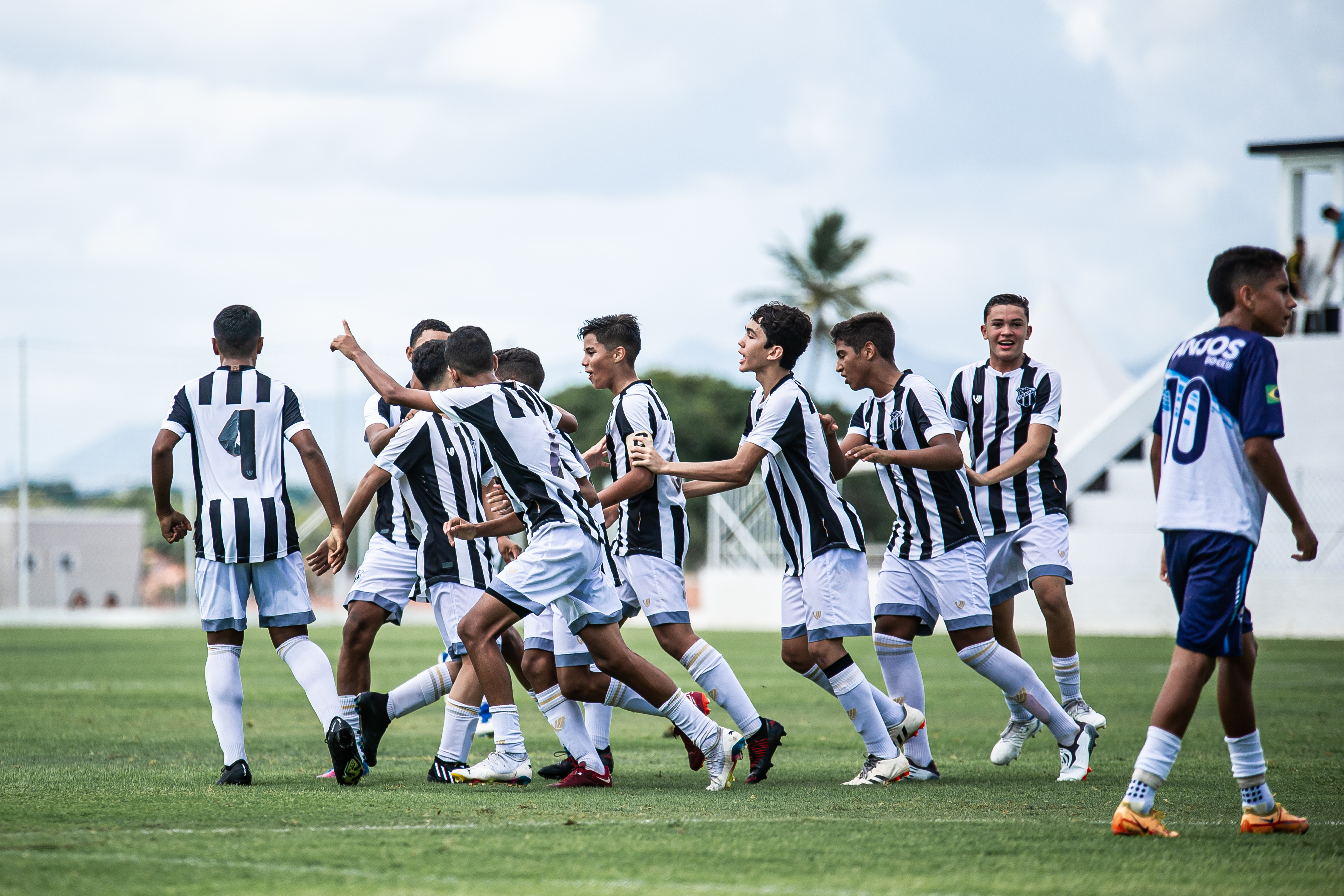 Base: Sub-13 do Vozão supera o Anjos do Céu e Sub-15 vence, fora de casa, o Floresta