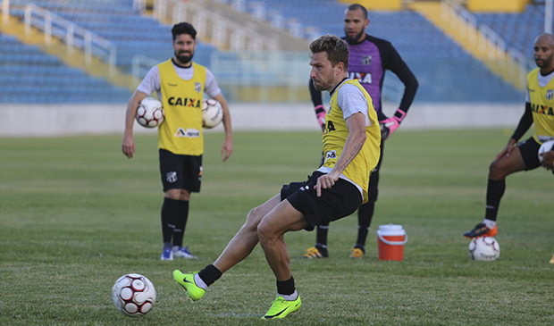 Marcelo Chamusca comanda treino fechado no Presidente Vargas