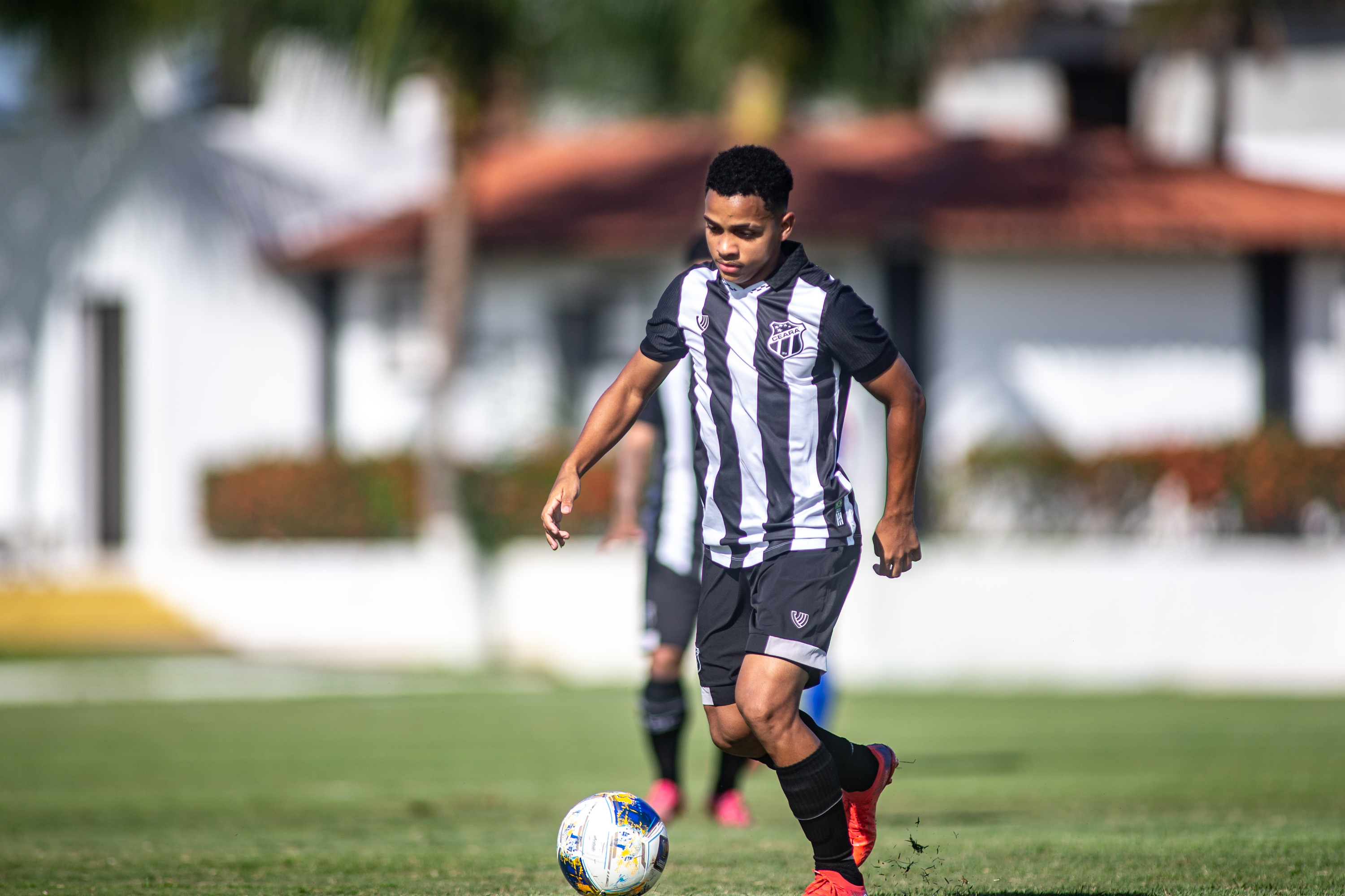 Sub-20: Defendendo a liderança, Ceará perde para o Fortaleza pelo Nordestão