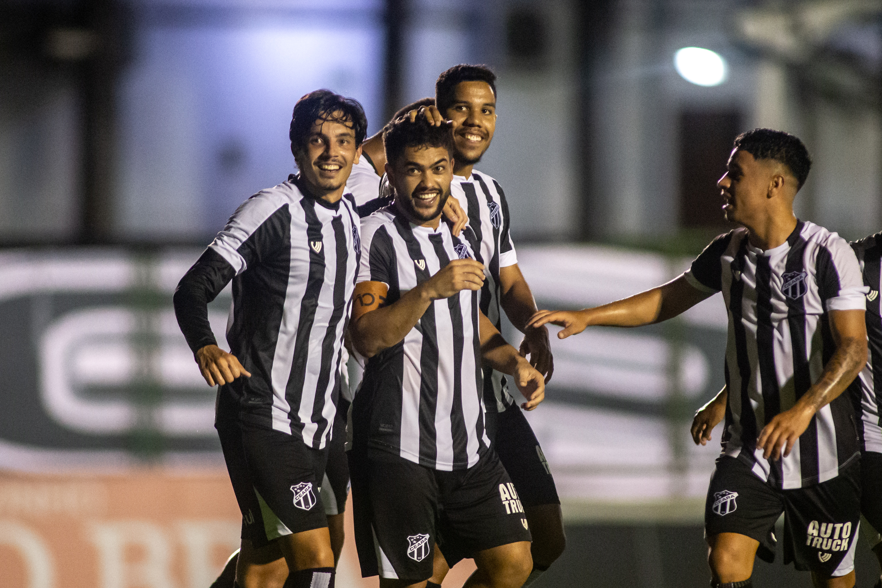 Camp. Cearense: Jogando em Carlos de Alencar Pinto, Felipe Silva marca e Ceará vence o Crato