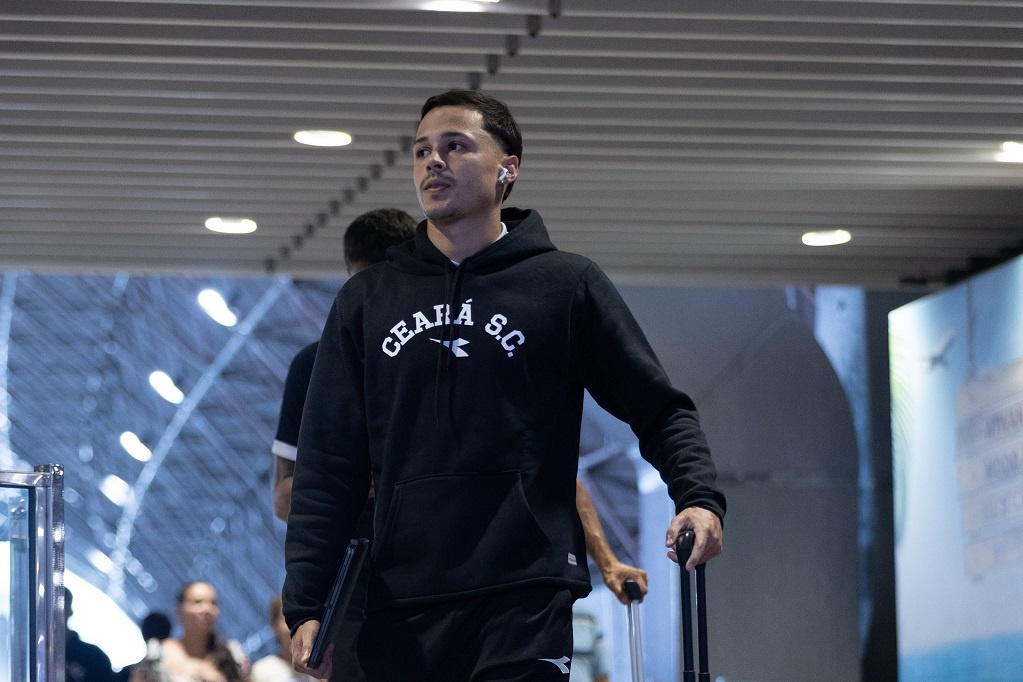 Dois dias antes do duelo, Ceará viaja para o Paraná com foco no confronto com o Operário/PR