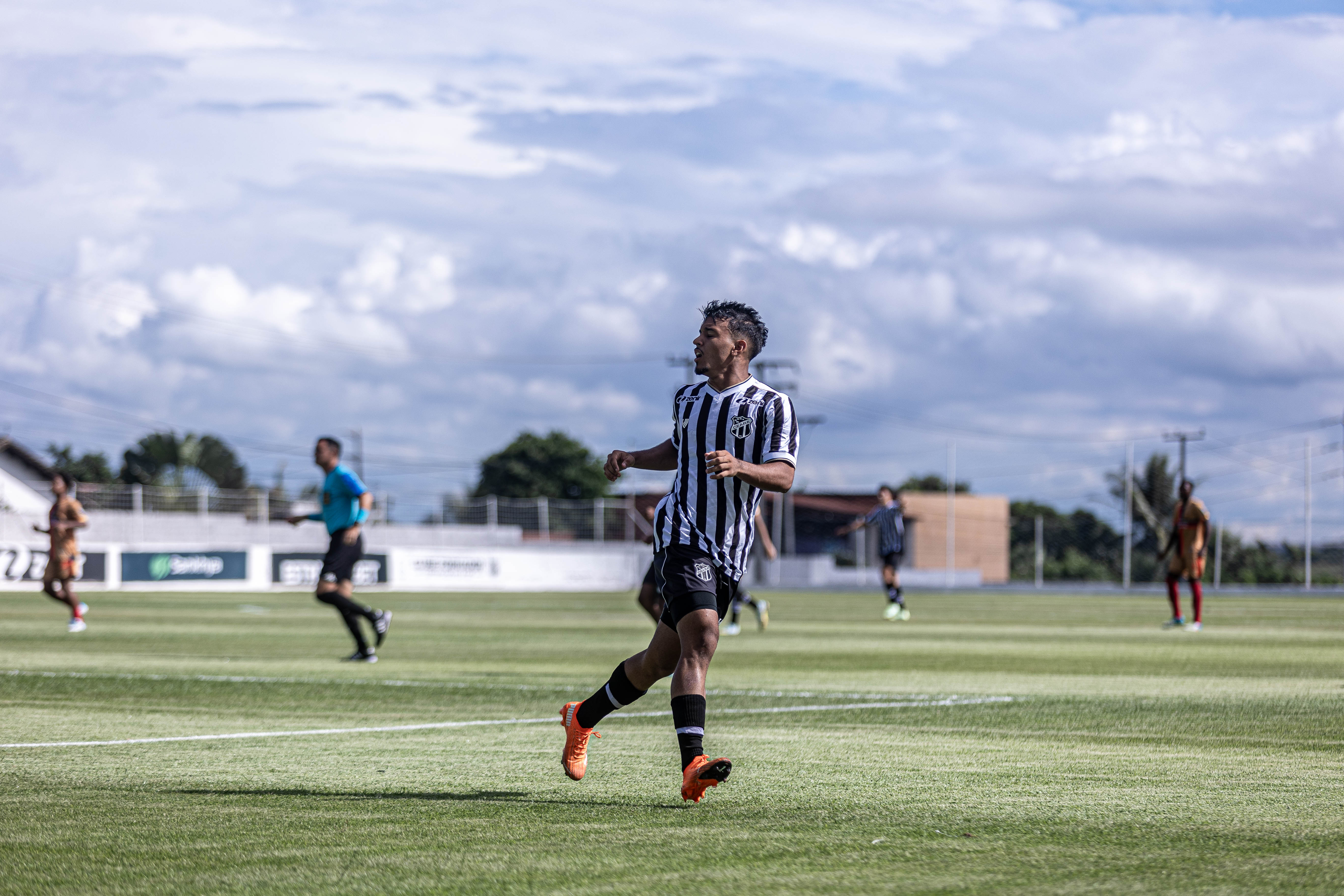 Sub-17:  Iago Emanuel celebra a importância de contribuir com a classificação alvinegra na Copa do Brasil