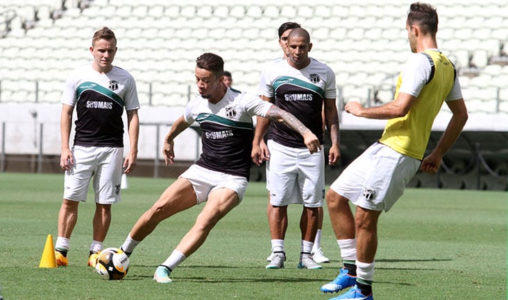 Treino coletivo na Arena Castelão encerrou preparação do Ceará