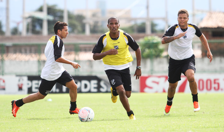 Técnico Sérgio Guedes comandou um treino coletivo nesta manhã