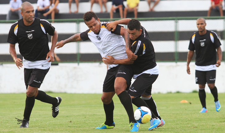 Grupo alvinegro participou de mais um treino tático, no Vovozão